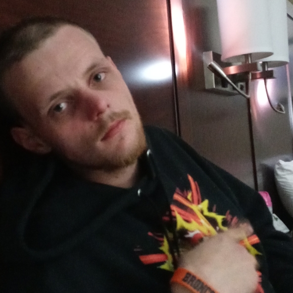 I'm selling a 25 year old male gray jeans very tal - Picture 1 of 1